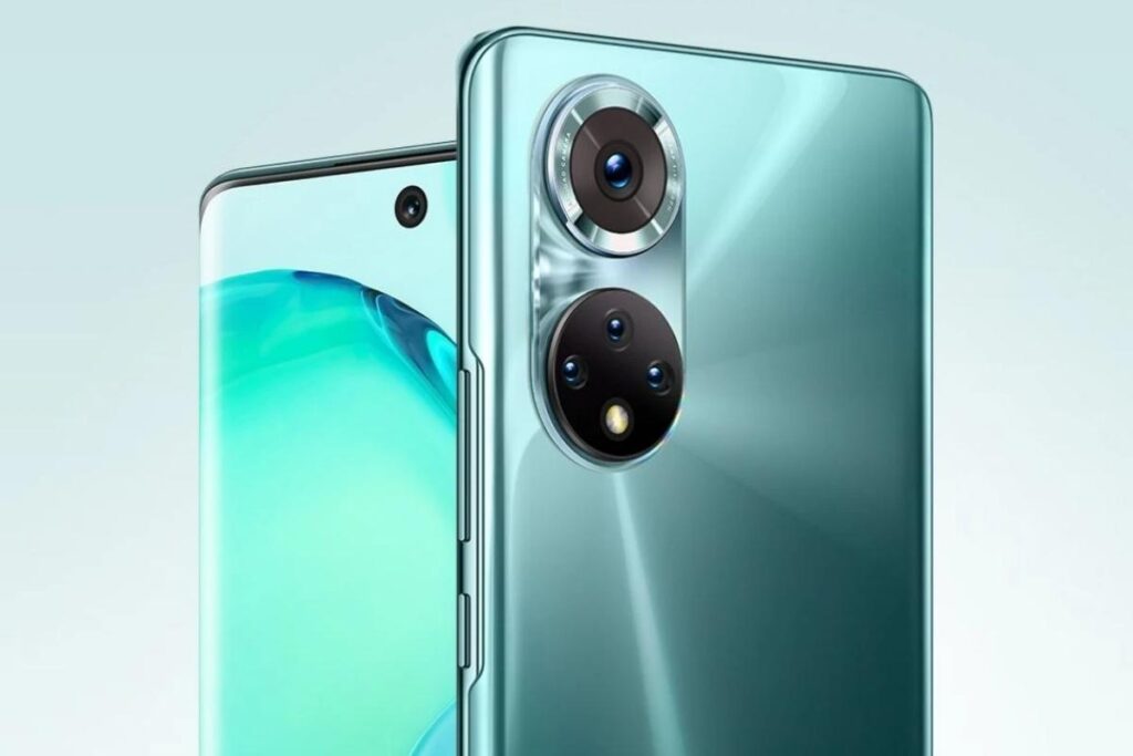 Foto del celular Honor 50 en color Verde Jade, vista de su mitad superior frontal y trasera.