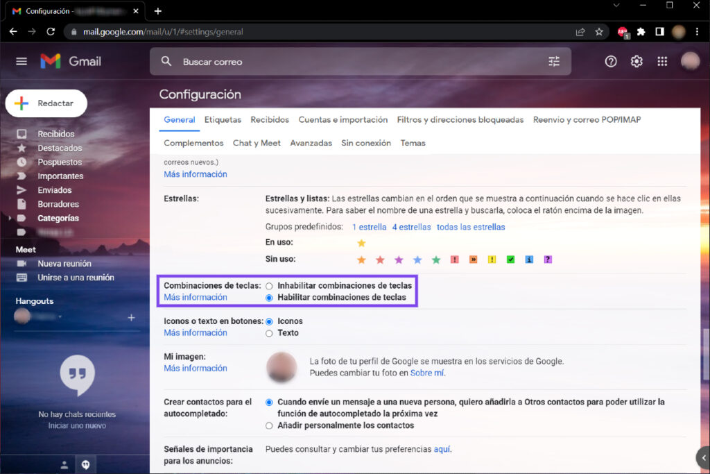 Captura de pantalla de los ajustes de Gmail, en donde se habilitan los atajos de teclado.