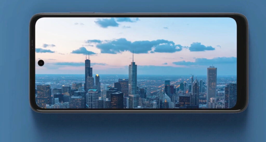 Reproducción de contenido en el Moto G 5G, uno de los celulares que se puede comprar en EE.UU.