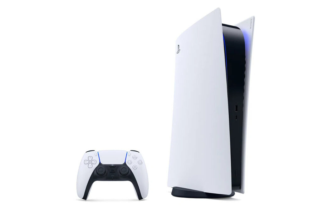 Una consola de videojuegos PlayStation 5 sobre un fondo blanco.