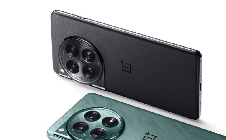 Un par de teléfonos OnePlus 12, en colores negro y verde.