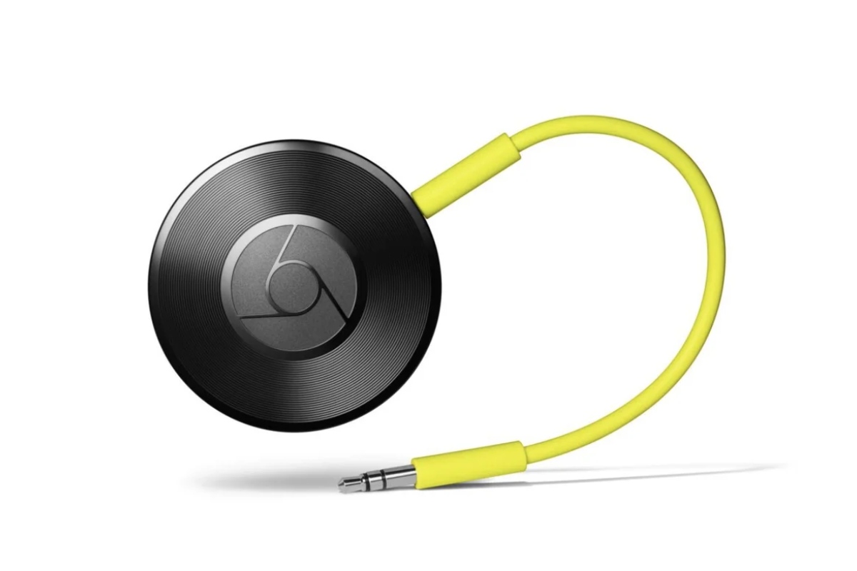 Chromecast Audio (2015) sobre un fondo blanco. 