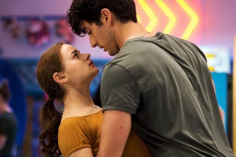 Frame de la serie El stand de los besos, de Netflix.