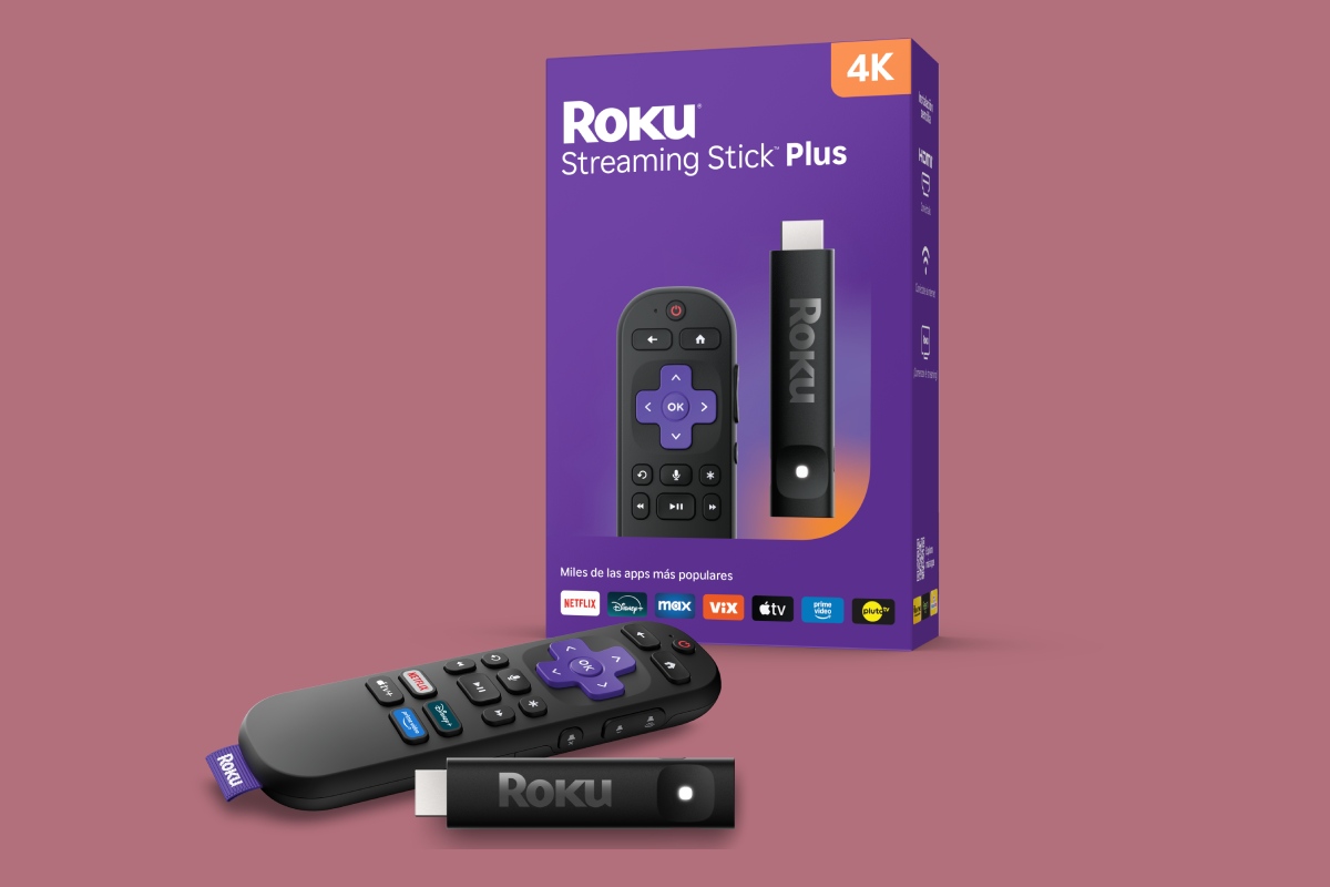 Roku Streaming Stick Plus en su paquete de compra.