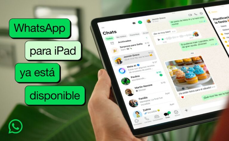 Persona utiliza la app de WhatsApp en una iPad.