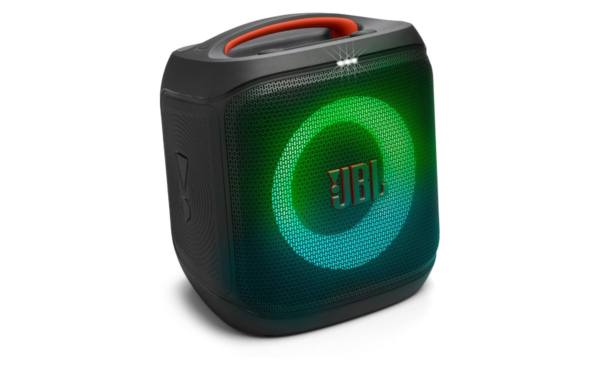 Bocina JBL PartyBox Encore Essential 2 sobre un fondo blanco.