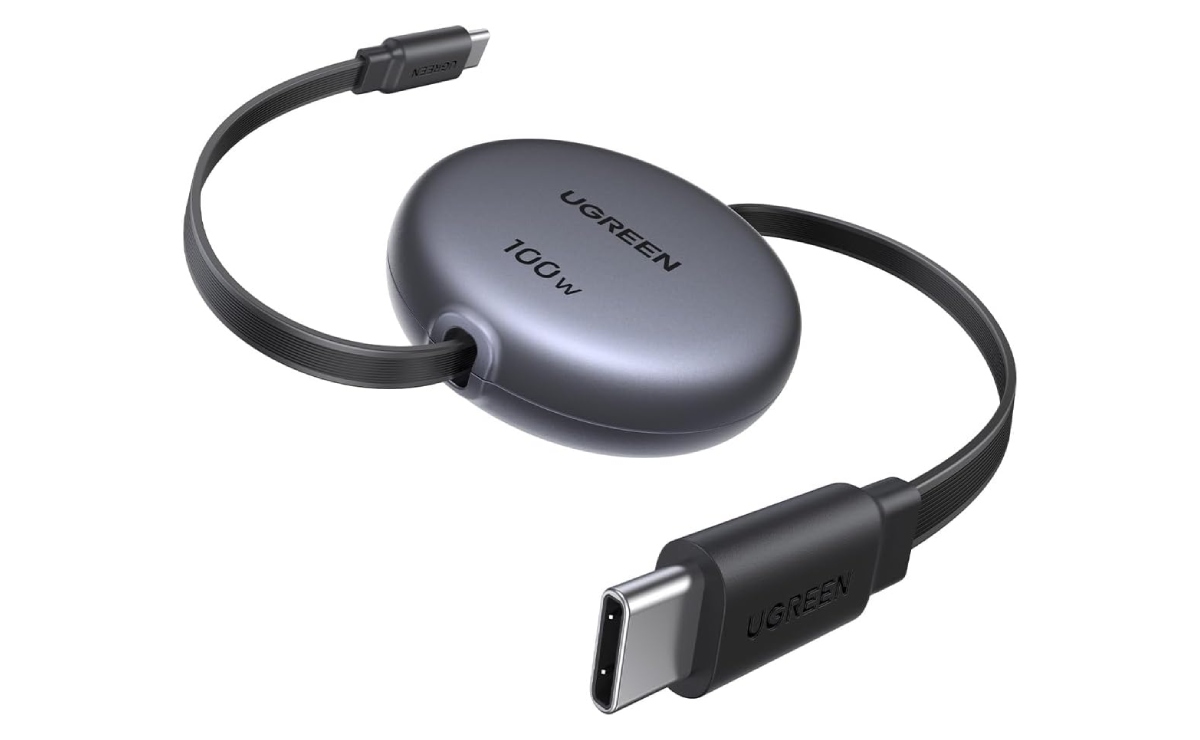 Cable UGREEN USB-C retráctil con PD 3.0 en un fondo blanco.