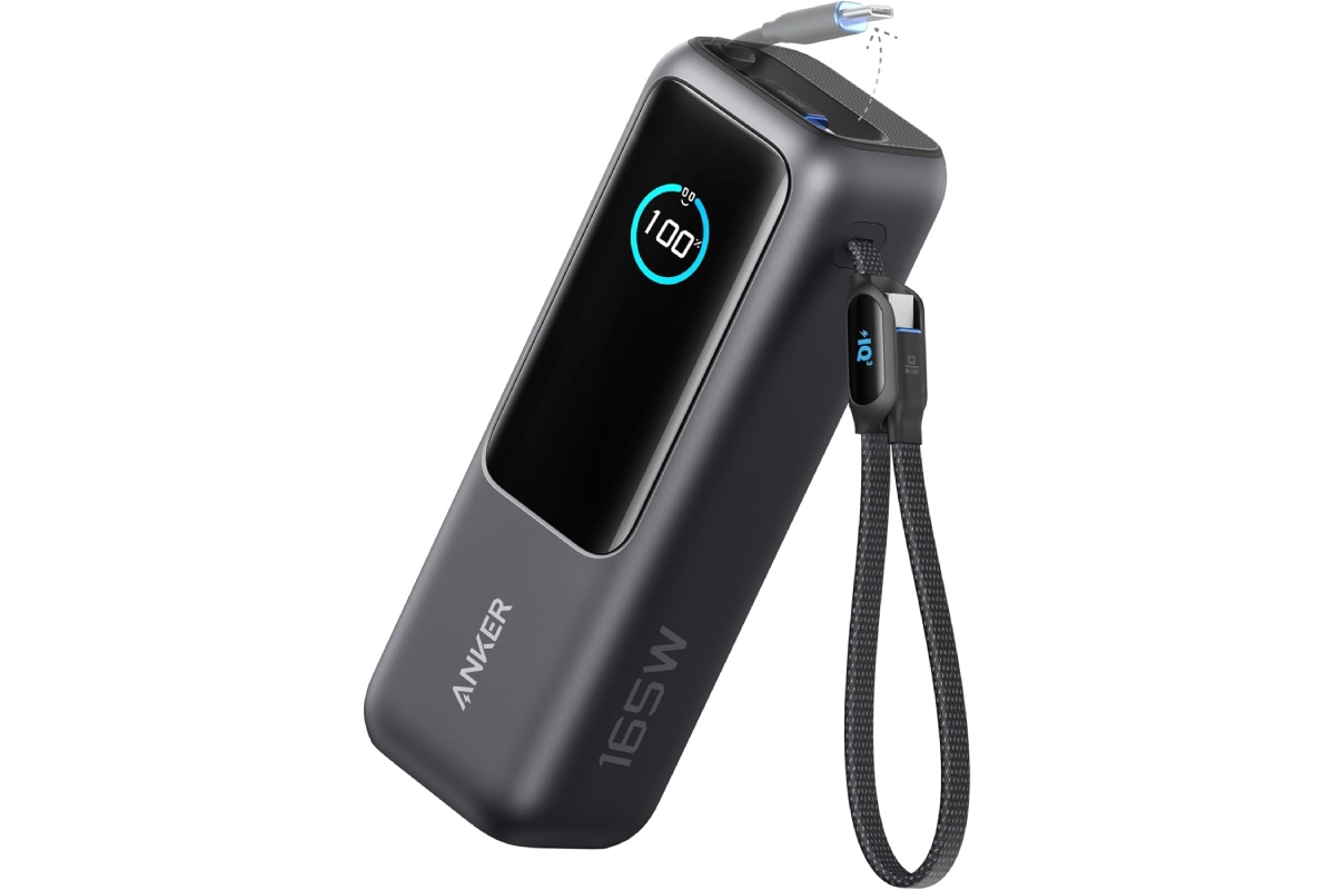 Power bank Anker de 25,000 mAh sobre un fondo blanco. 