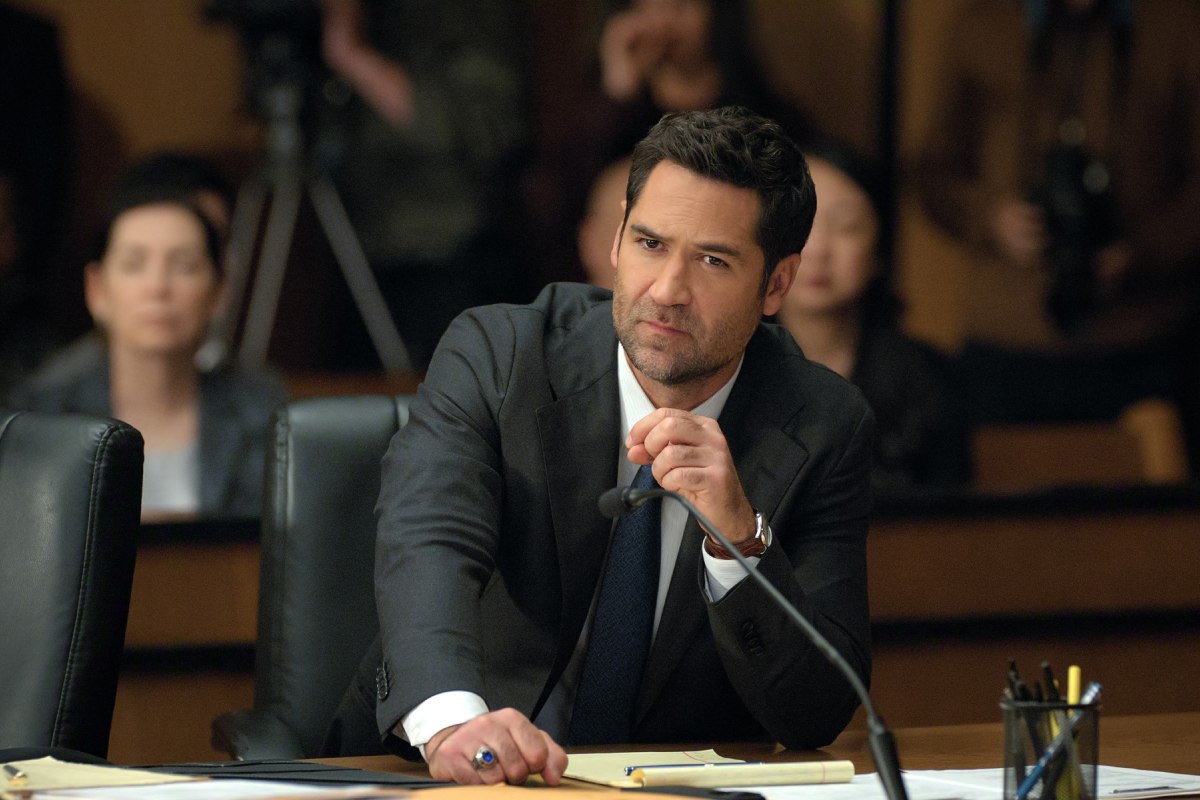 Fotograma de la serie El abogado del Lincoln.