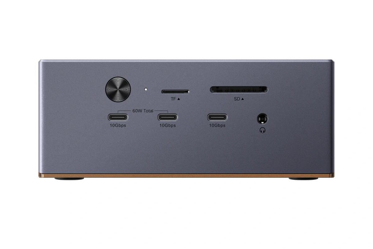 UGREEN Maxidok 17 en 1 sobre un fondo blanco.